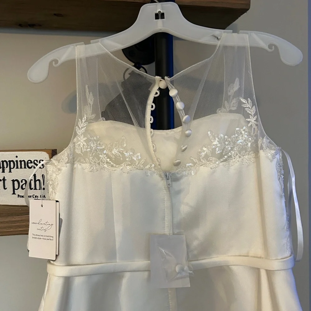 David's Bridal Ivory Sequin Bodice Satin A-Line Girls' Dress - Picture 4 of 8